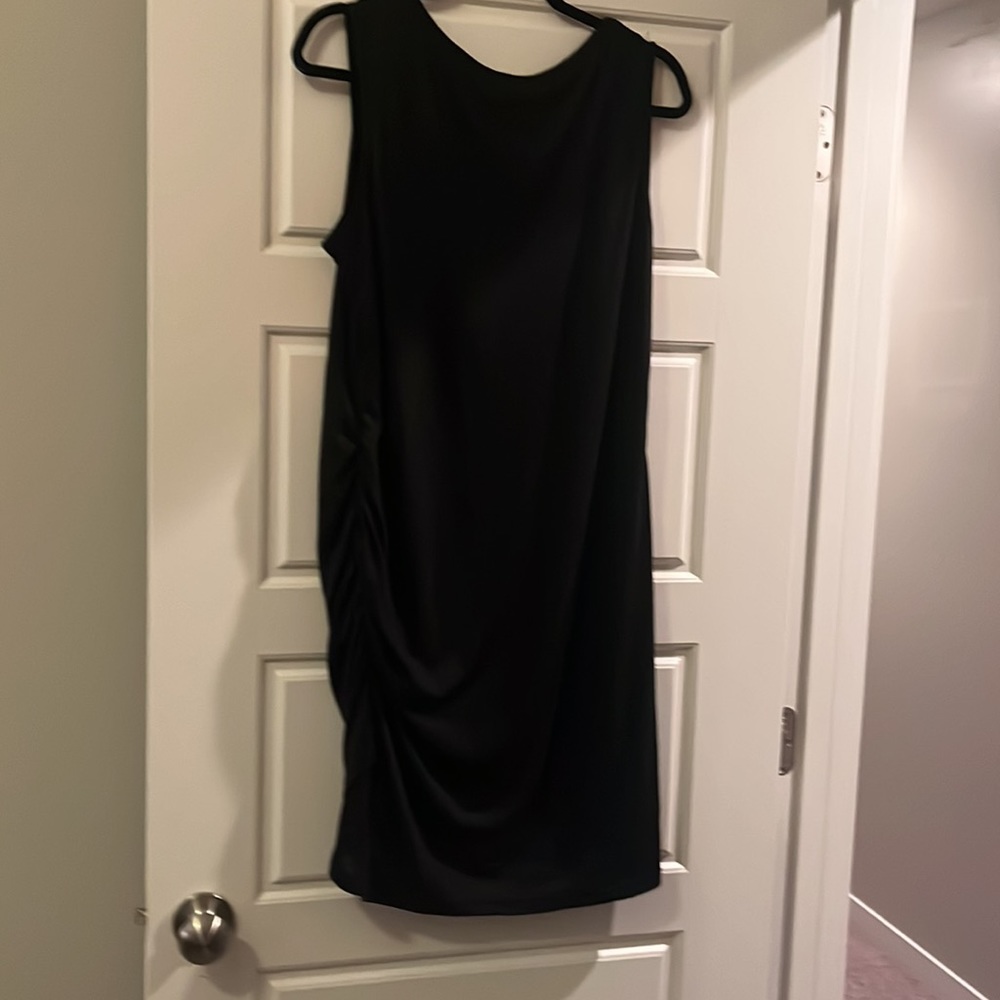BLACK RUCHED BODY CON DRESS - Picture 3 of 3